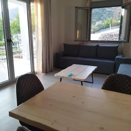 Secluded Appartement Méthana